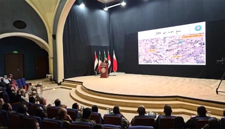 فرق الهندسة في شبوة تفكك ألغامًا وعبوات ناسفة قرب نقطة الصفراء بعسيلان