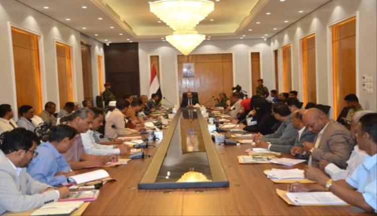 محافظ حضرموت: تحسن العملة يبشّر بانفراج اقتصادي قريب