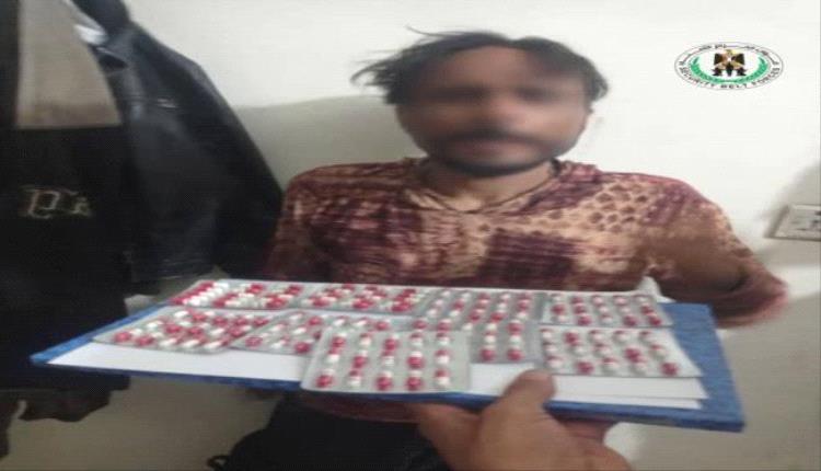 الحزام الأمني بلحج يوقف محاولة تهريب حبوب مخدرة بحزم ودقة
