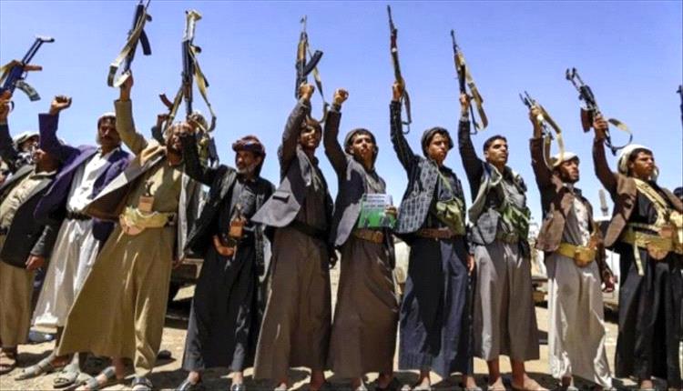 اليمن يحظر 303 أفراد و83 كيانًا مرتبطًا بالحوثيين ويعزز الرقابة المالية