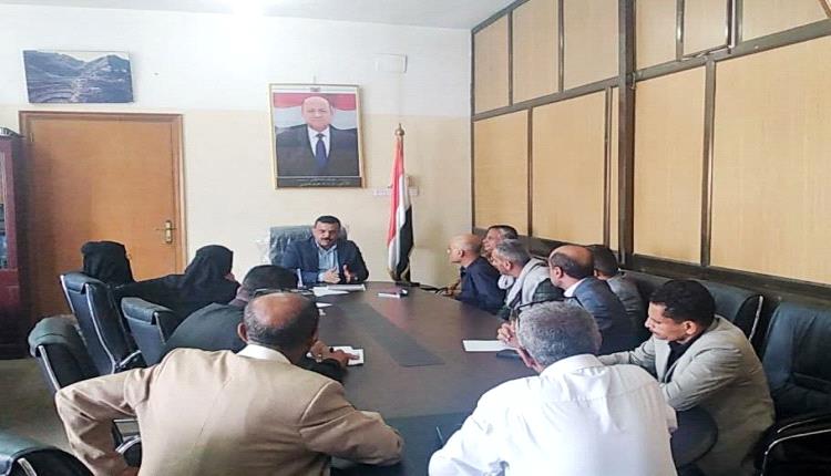 وكيل تعز يوجّه المدارس الأهلية والخاصة بتخفيض الرسوم الدراسية بما يوازي تراجع سعر الصرف