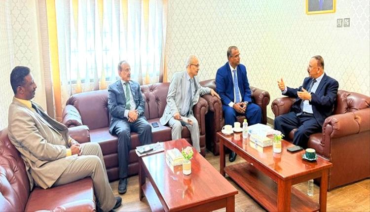 اليمن تقترب من الانضمام لاتفاقية العمل البحري الدولية لتعزيز حقوق البحارة وحماية أطقم السفن
