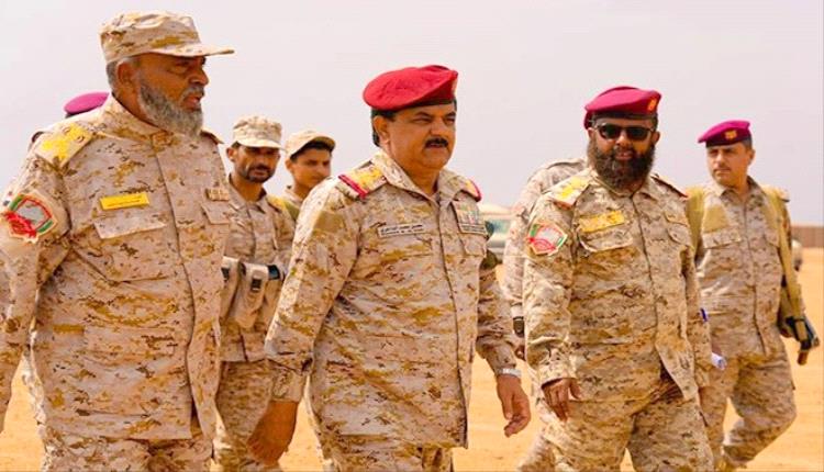 وزير الدفاع يتفقد قوات درع الوطن في الوديعة ويؤكد وحدة الصف العسكري لمواجهة الحوثيين