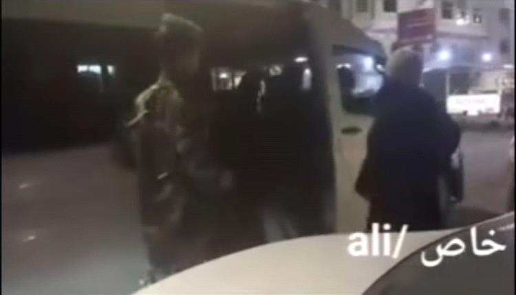 شرطة خورمكسر تنفذ حملة فجرية لضبط مخالفين على ساحل أبين