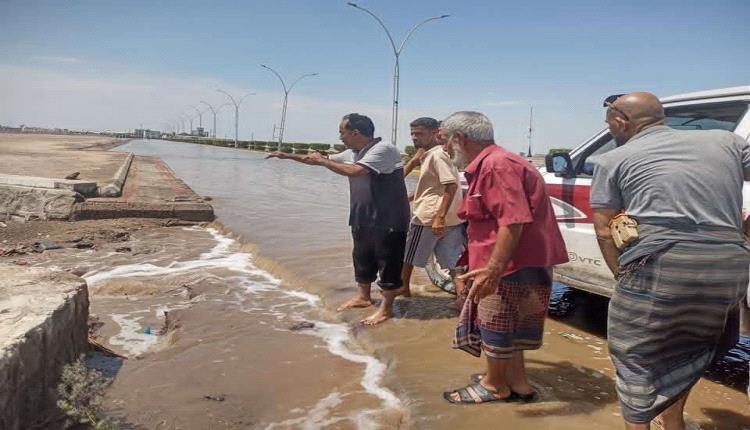 لجنة الطوارئ في خورمكسر تتدخل عاجلاً لتصريف مياه الأمطار وفتح الطرقات