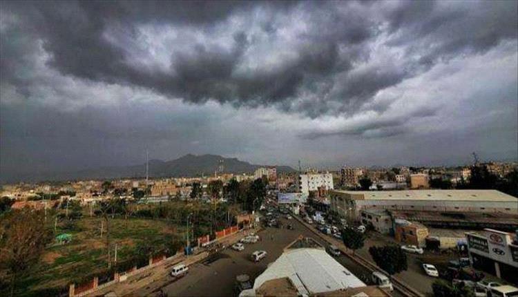 غيوم ثقيلة فوق عدن.. وترقب شعبي مع تحذيرات من أمطار قادمة