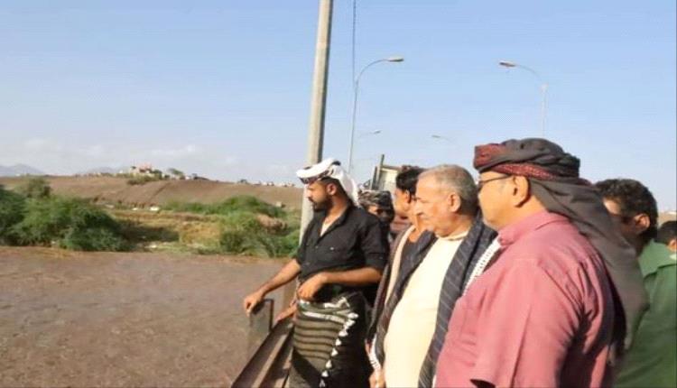 التوجيه الرئاسي يتفقد أضرار جسر العرائس بلحج ويدعو لإصلاح عاجل قبل تفاقم الخطر