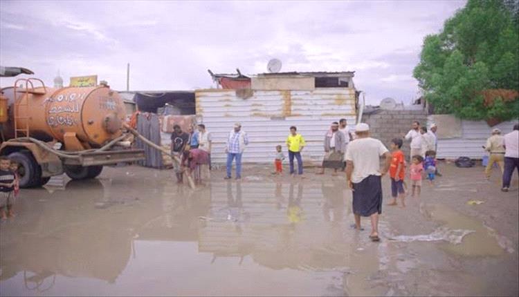 
استجابة طارئة في الخوخة الخلية الإنسانية والهلال الأحمر يخففان معاناة نازحي السيول
