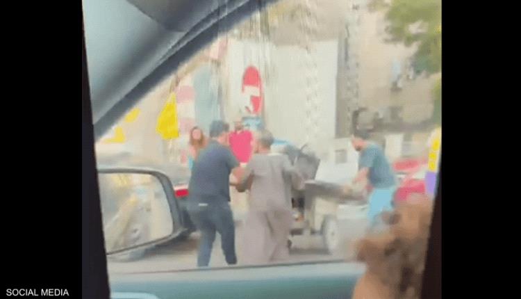 "بائع البطاطا" يثير جدلا في مصر.. وإجراء حكومي عاجل