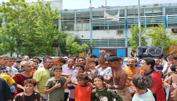 وقفة احتجاجية في صيرة ضد انقطاع المياه.. وغضب شعبي من "فشل باخبيرة"