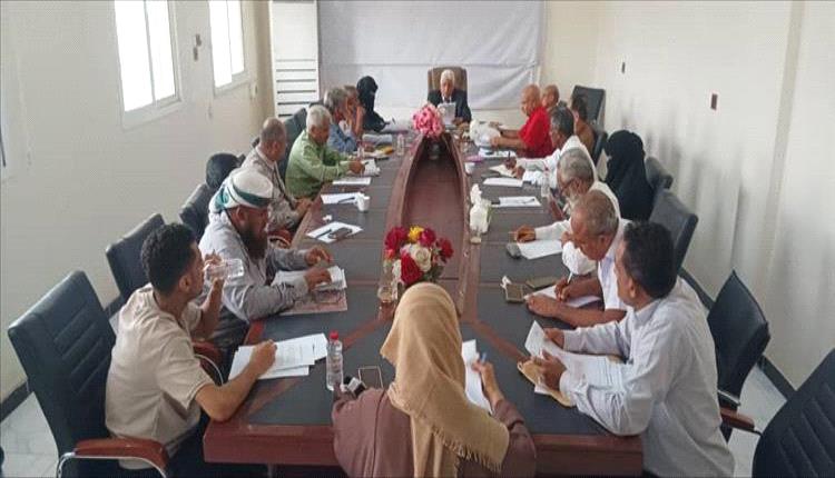 جامعة لحج تناقش القضايا الأكاديمية والطلابية والإدارية استعدادًا للعام الجامعي الجديد