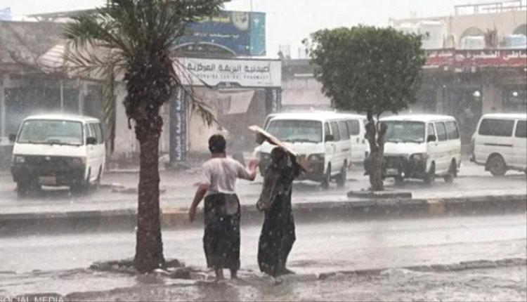 اليمن تحت الغيوم تحذيرات من أمطار رعدية وبَرَد في مناطق واسعة
