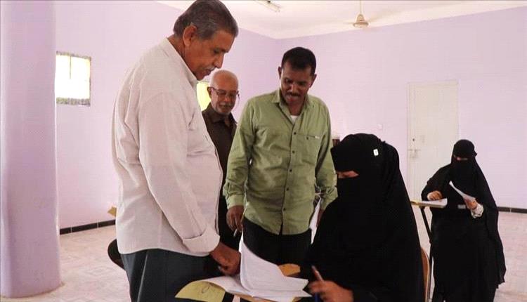 الجحيني يتفقد اختبارات المعهد الزراعي بجعار ويشيد بجودة التنظيم والدعم المحلي