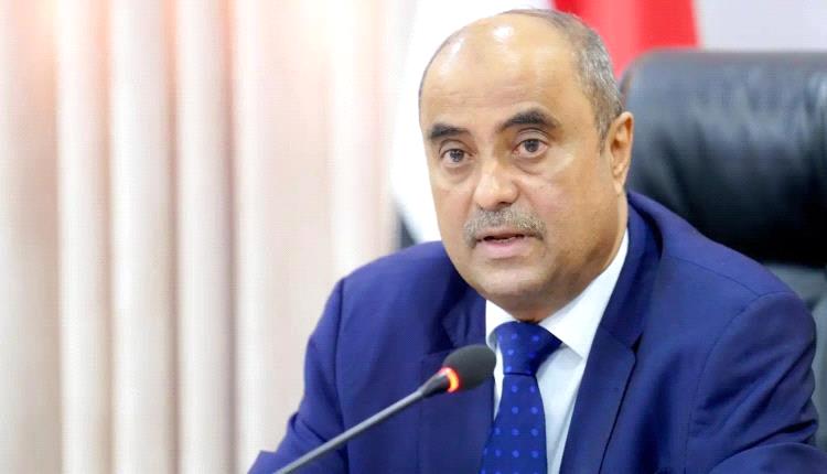 الحكومة تنفي استقالة بن بريك وتصف الأجواء بالطيبة مع مجلس القيادة