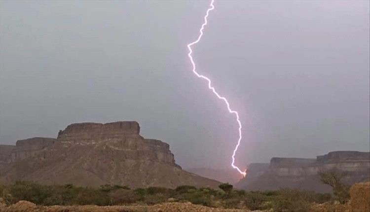 صواعق رعدية تودي بحياة طفلين في ريمة وتحذيرات من الدفاع المدني
