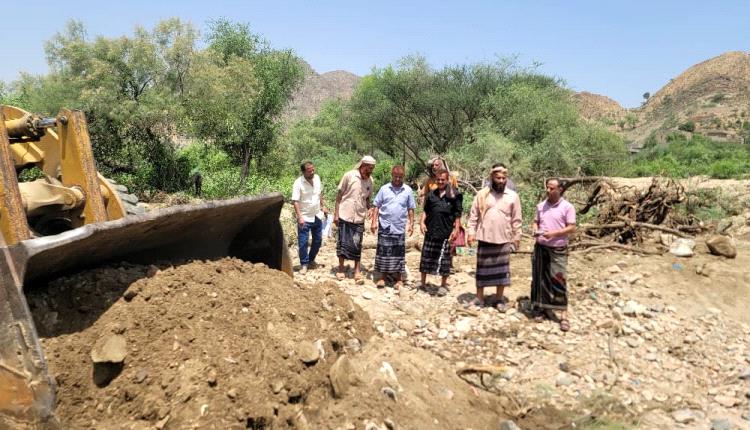 لحج تبدأ صيانة طرق متضررة وتعلن طور الباحة منطقة منكوبة بعد السيول
