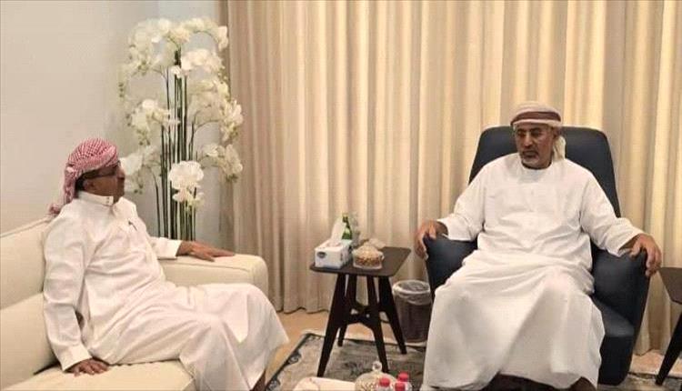 الزبيدي يلتقي محافظ البيضاء دعم رئاسي لتعزيز صمود المحافظة في وجه الانتهاكات الحوثية
