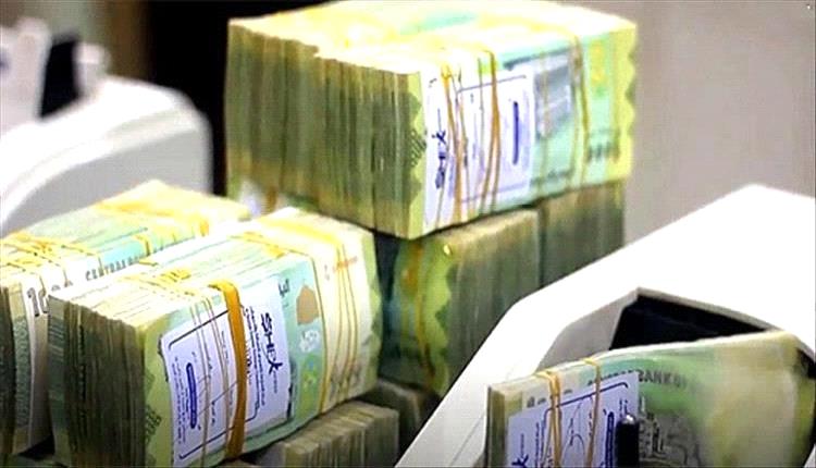 خبير اقتصادي: انهيار أسعار الصرف في اليمن نتاج "صدمة سياسية" لا تعافٍ حقيقي