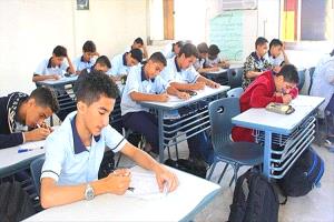 عدن: الرسوم المدرسية تحلّق رغم هبوط الدولار