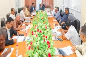 اللجنة الفنية للموازنة تناقش السياسات العامة لإعداد موازنة الدولة 2026 في عدن