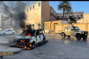 وضحت مصادر برلمانية ليبية توضح" أن عدداً من قادة الميليشيات حصلوا على مناصب عسكرية وقيادية رفيعة داخل الوزارات السيادية في ليبيا، مشيرة إلى استمرار وجود ميليشيات مسلحة تحيط بالعاصمة طرابلس على الرغم من انخفاض أعدادها.