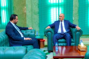 الزُبيدي يتابع استعدادات العام الدراسي الجديد ويؤكد دعم المعلمين ومطالبهم المشروعة