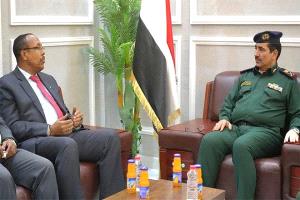 وزير الداخلية يبحث مع السفير الصومالي تعزيز التعاون الأمني