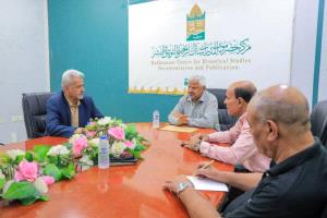 فريق التوجيه والرقابة الرئاسي يزور مركز حضرموت للدراسات ويثمن دوره في حفظ التراث