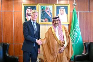 "السعودية تؤكد دعم السلام في اليمن خلال لقاء المبعوث الأممي"