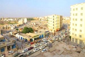 الأمن يضبط متعاطين ويصادر أدوات ممنوعة لتعزيز السلامة العامة