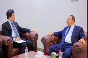 النقل اليمنية تطرق أبواب الصين: استثمارات واعدة لإحياء الموانئ والطرق