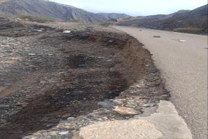 جسر خيصور على حافة الانهيار مناشدة عاجلة لإنقاذه قبل فوات الأوان
