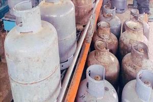 نقابة وكلاء الغاز بتعز تهدد بالإضراب وتكشف عن "تكلفة مهولة" للنقل
