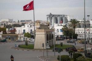 الحكومة التونسية تعلن إنهاء تفرغ الموظفين العموميين للعمل النقابي واعتبرته مخالفة واضحة تفضي إلى إسناد امتيازات مالية لغير مستحقيها، بينما قال الاتحاد العام التونسي للشغل، إن الإجراء "حرب" على حقوقه