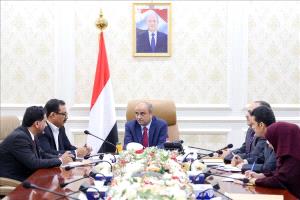 رئيس الوزراء يوجّه الشركة اليمنية للغاز بتخفيض الأسعار بما يعكس تحسن العملة الوطنية