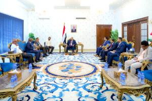 الزُبيدي: تخادم الحوثي مع القاعدة والشباب الصومالية يهدد أمن البحرين وخليج عدن