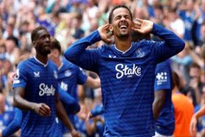 إيفرتون يفتتح ملعبه الجديد بالفوز على برايتون
