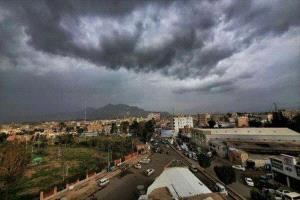 غيوم ثقيلة فوق عدن.. وترقب شعبي مع تحذيرات من أمطار قادمة