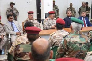 وزير الدفاع يتفقد جاهزية اللواء الأول بحري بسقطرى ويؤكد مواجهة خطر الحوثي المدعوم إيرانياً