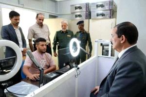 الحوثي يعلن الحرب على "بطاقة حيدان الذكية" ويلاحق حامليها في مناطقه