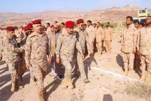 وزير الدفاع من صعدة: جاهزية المقاتلين رسالة صمود في وجه الحوثي
