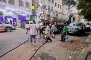 فرق الصرف الصحي بصيرة تنفذ حملة تصفية لتحسين كفاءة الشبكة الرئيسية