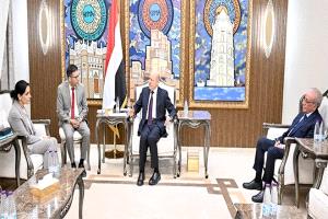 العليمي: الحوثيون حالة ميؤوس منها كشريك في السلام