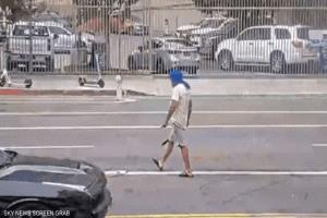 هندي يهاجم المارّة بـ"ساطور" في أميركا