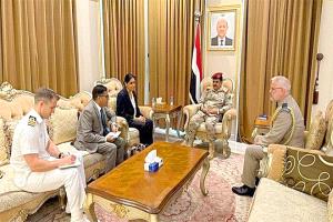 وزير الدفاع يبحث مع السفيرة البريطانية دعم مكافحة التهريب وتعزيز التعاون الأمني