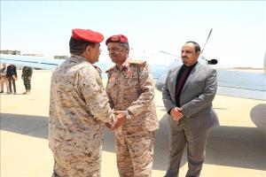 وزير الدفاع يغادر المكلا بعد زيارة ناجحة عززت جاهزية قوات المنطقة العسكرية الثانية
