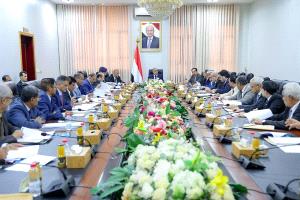 دعم إقليمي ودولي يعزز الإصلاحات الحكومية في اليمن: عودة التمويلات وارتفاع الثقة بالاقتصاد