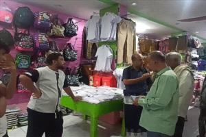 زنجبار تكثف حملات التفتيش على المولات والأسواق لضبط الأسعار مع اقتراب العام الدراسي الجديد
