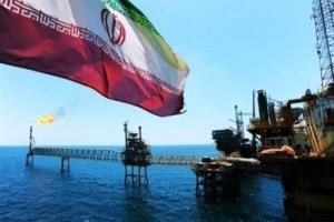 تقرير بريطاني: الأسطول الإيراني الخفي يواصل تهريب شحنات إلى موانئ الحوثي بالحديدة