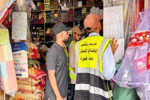 صيرة تحسم ملف المخالفين: إغلاق 4 معامل مياه و12 محلًا تجاريًا لضبط الأسعار